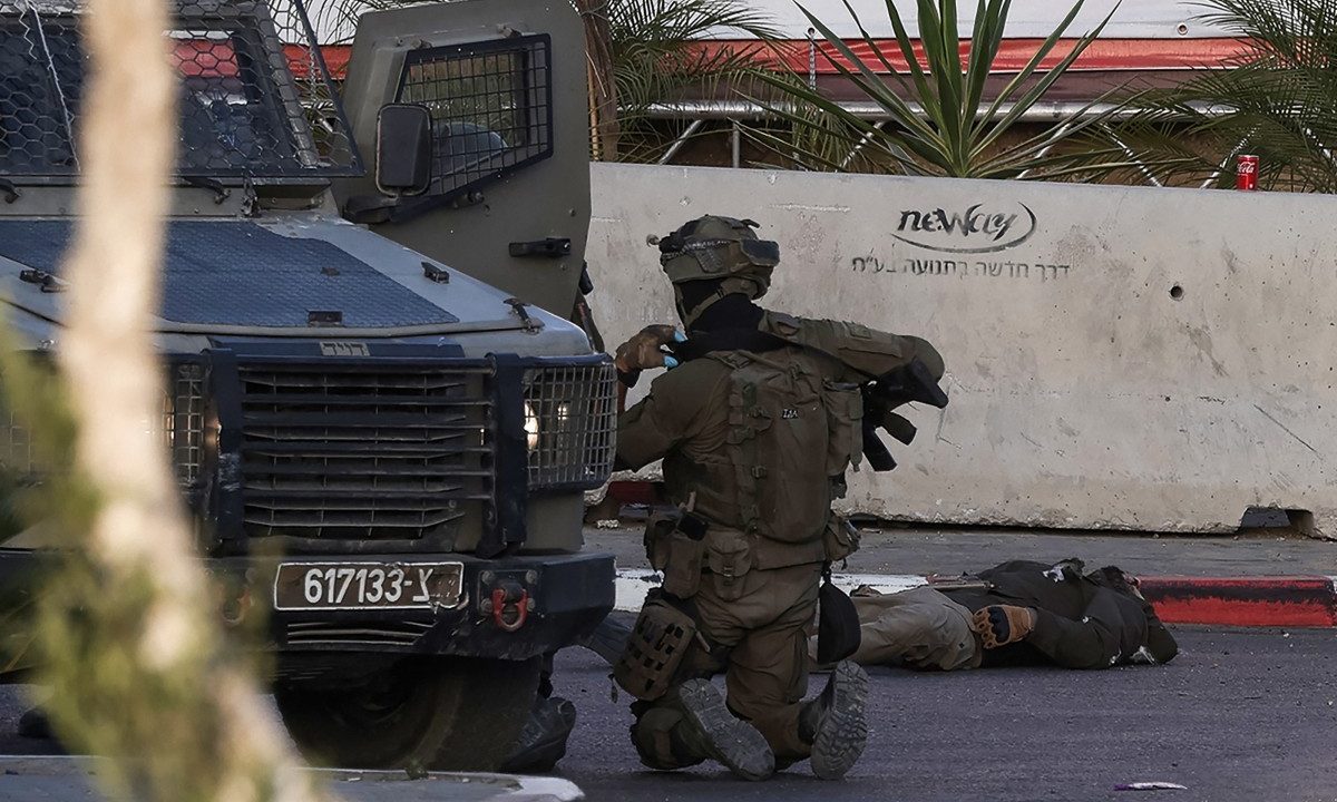 Premier de Israel ordena 'fechamento total' da Cisjordânia após ataque a tiros com cinco feridos; atiradores foram mortos