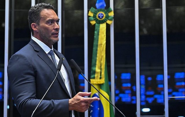 Professora da UFF se surpreende ao ver seu estudo citado em voto de senador da direita na PEC pelo fim da jornada 6x1