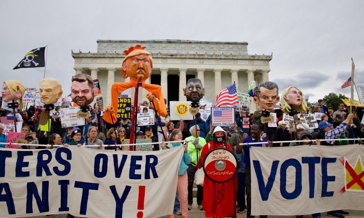 Protestos nos EUA tentam mobilizar eleitores para voto antecipado contra Trump nas eleições de meio de mandato