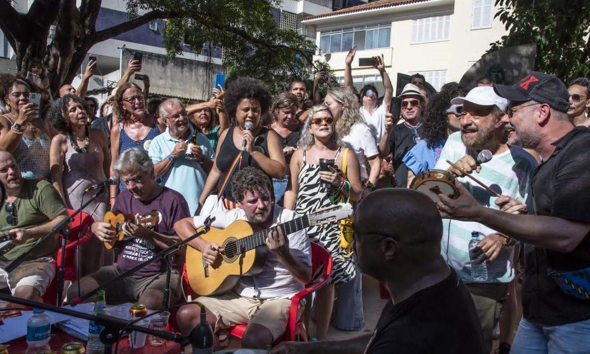 Roda de samba tradicional celebra 80 anos de Aldir Blanc na Tijuca