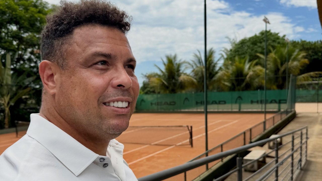 Ronaldo compra ações de famosa marca de artigos esportivos de tênis e assume controle da empresa no Brasil