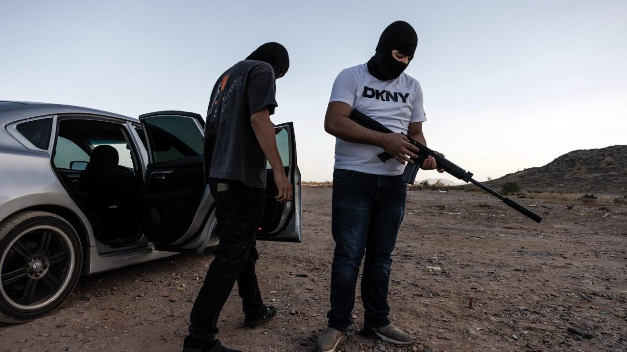 Rota do tráfico: Adolescentes americanos abastecem cartéis mexicanos com armas compradas e roubadas nos EUA