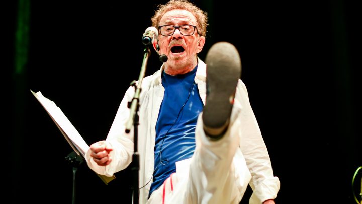 Tom Zé 90 anos: o astronauta tabaréu da música popular brasileira