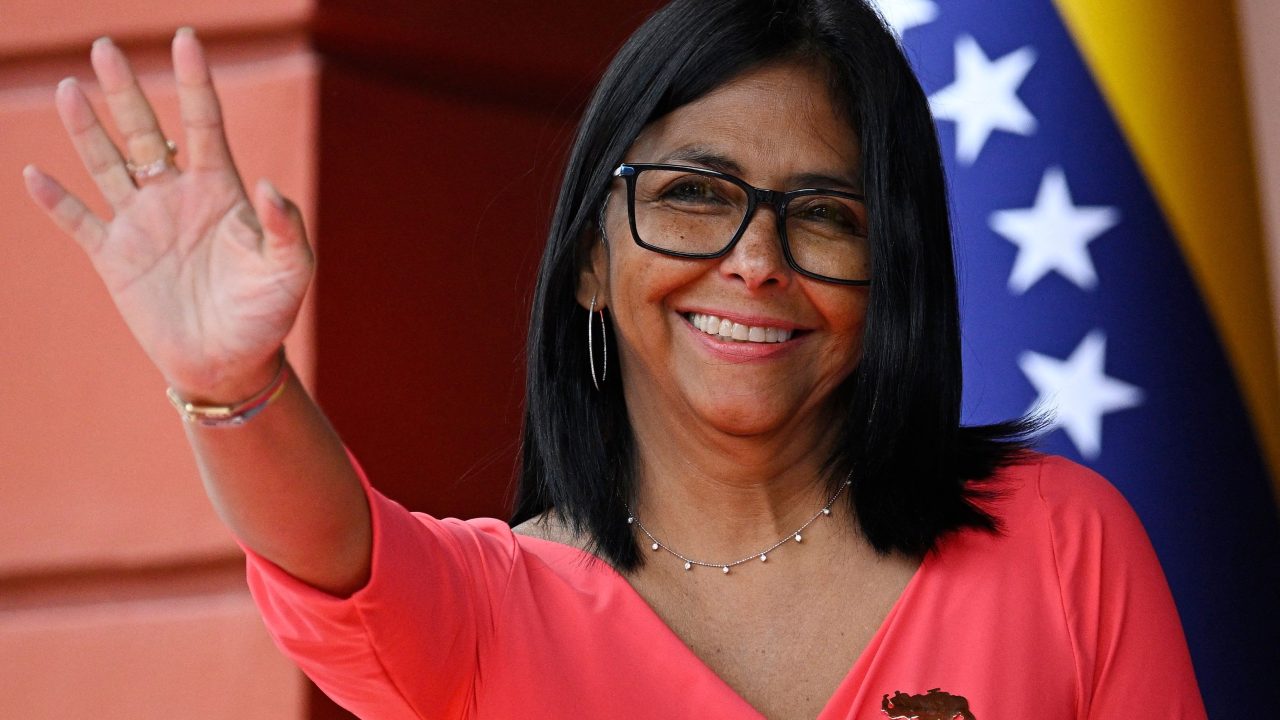 Venezuela espera receber US$ 12 bilhões após retomar relações com órgãos multilaterais