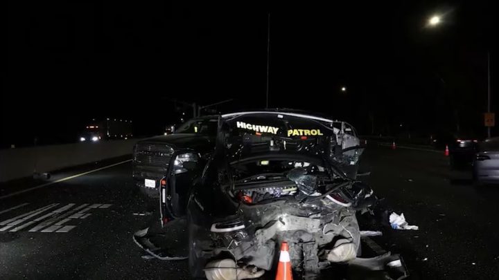Vídeo: Carro em piloto automático atinge patrulha policial e deixa agentes feridos na Califórnia